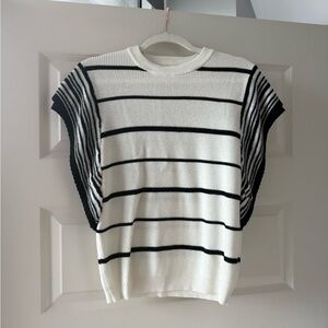 ANDREE BY UNIT White and Black Knit Top